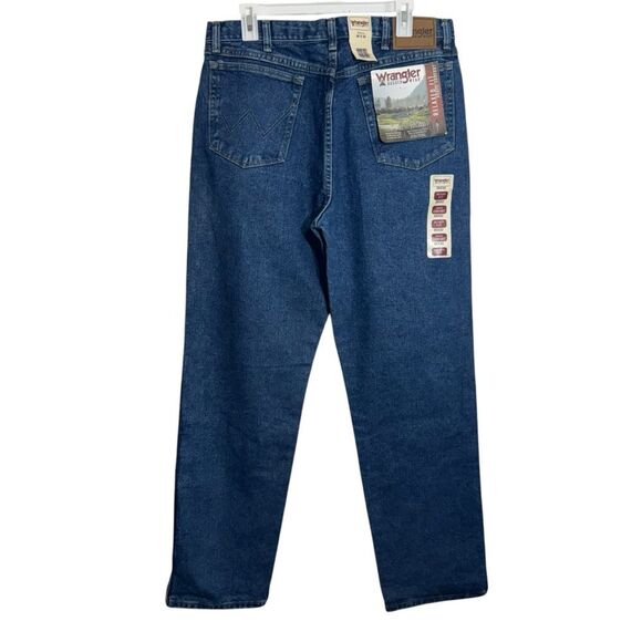 NWT Wrangler Medium Wash 36x32 Relaxed Fit Jeans - Picture 1 of 3